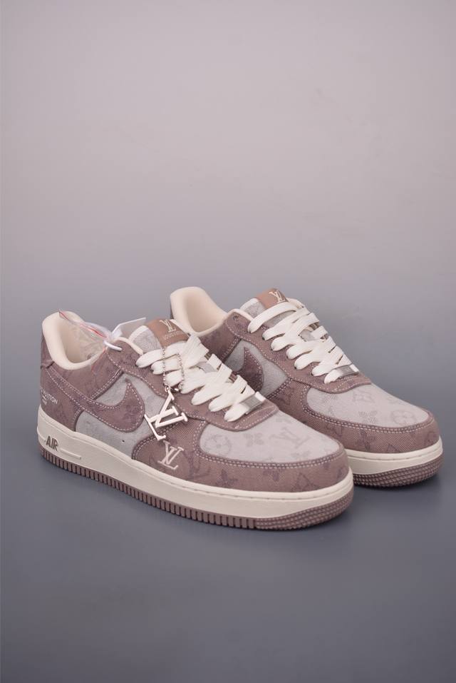 Nike Air Force 1 Low Lv联名 原楦头原纸板 打造纯正空军版型 专注外贸渠道 全掌内置蜂窝气垫 原盒配件 原厂中底钢印、拉帮完美 官方货号: