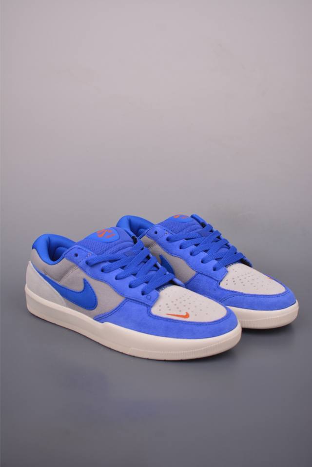 耐克Nike Sb Force 58 硫化杯底 传统篮球风格 原楦版型 Nike Sb Force 58 男 女滑板鞋采用包边设计 经久耐穿 硫化结构则有效提升