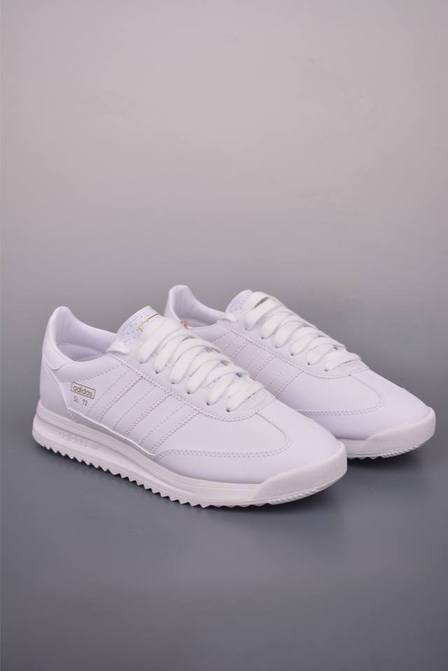 Adidas Originals Sl 72Rs 纯原版本 超轻便透气复古慢跑鞋 鞋头的设计饱满圆润 鞋面是翻毛皮和尼龙材质结合 上脚舒适柔软 橡胶大底非常耐磨