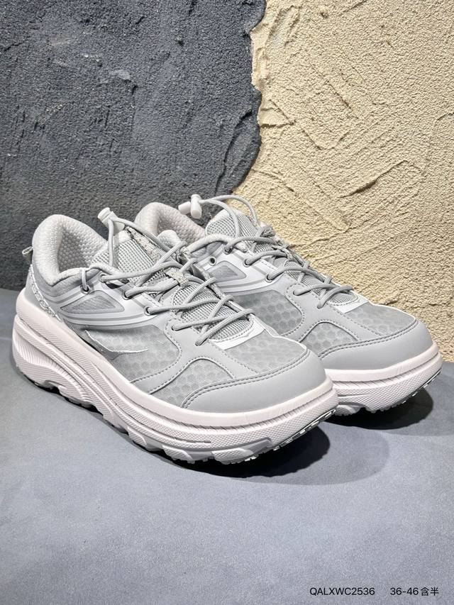 新品上市实拍 Hoka U Restore Ct 全新配色 一脚蹬系列，这个品牌来自于新西兰的毛利语，Hoka表示大地，One One表示飞越，连起来就是飞越地