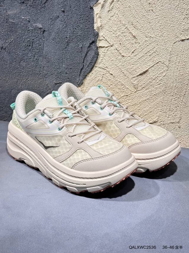 新品上市实拍 Hoka U Restore Ct 全新配色 一脚蹬系列，这个品牌来自于新西兰的毛利语，Hoka表示大地，One One表示飞越，连起来就是飞越地