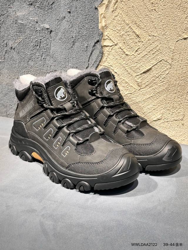 新品上市实拍 Mammut猛犸象 Aenergy 舒适百搭 耐磨防滑 低帮徒步鞋 Mammut是高山运动、登山和户外运动装备品牌，其产品以可靠的质量和创新的设计