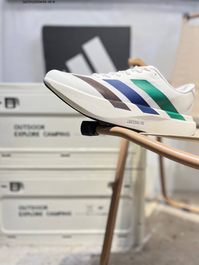 Adidas Adizero Evo Sl M 马拉松竞速专业跑鞋 Celermesh针织网面非常轻薄 纤维间的缝隙很大 可以保证跑步时的透气、排汗效果 鞋舌直