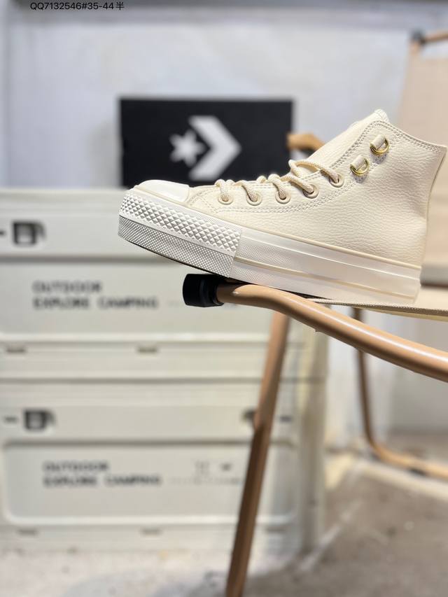 Converse Chuck 1970S 皮面 采用70S经典鞋型，鞋舌面和内里包裹上保暖性强 经典保暖又不平凡！在寒冷的冬季你也可以勇敢秀出你的匡威！Qq71