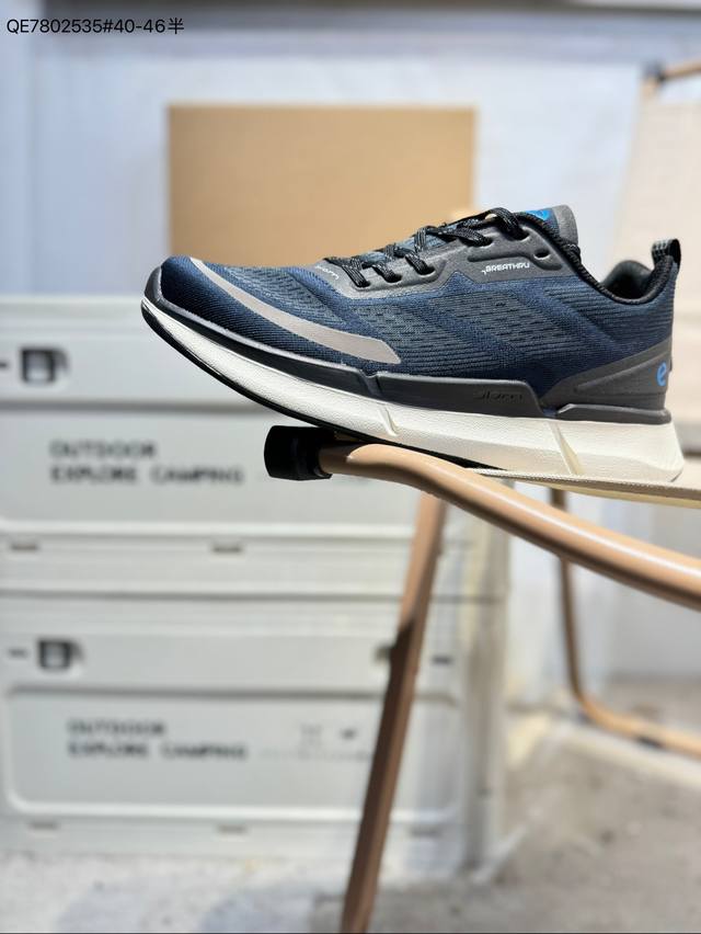 Ecco爱步男鞋轻便透气舒适耐穿 亲肤吸汗舒适内里 防滑防磨 持久干爽 简约粗绳系带 穿脱更加方便 柔韧防滑大底 鞋底立体凹槽 凹凸花纹加持 增强防滑减震性能