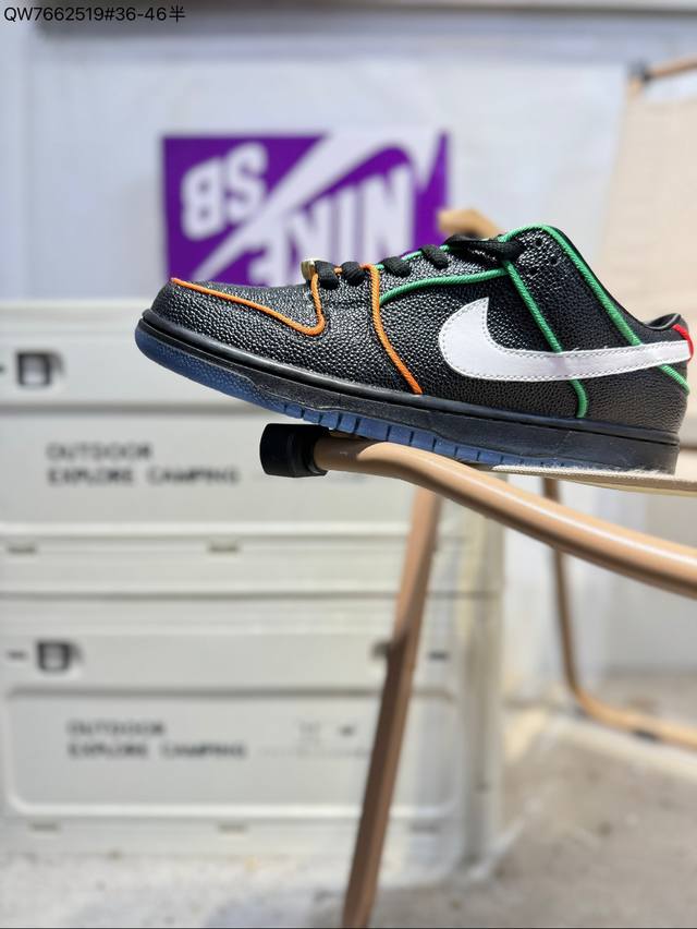 耐克Nike Dunk Low 板鞋Sb系列经典百搭休闲运动板鞋加厚鞋舌的填充，使舒适性大大提升，同时也更方便穿脱中底部分则加入了脚感柔软舒适Zoomair气垫