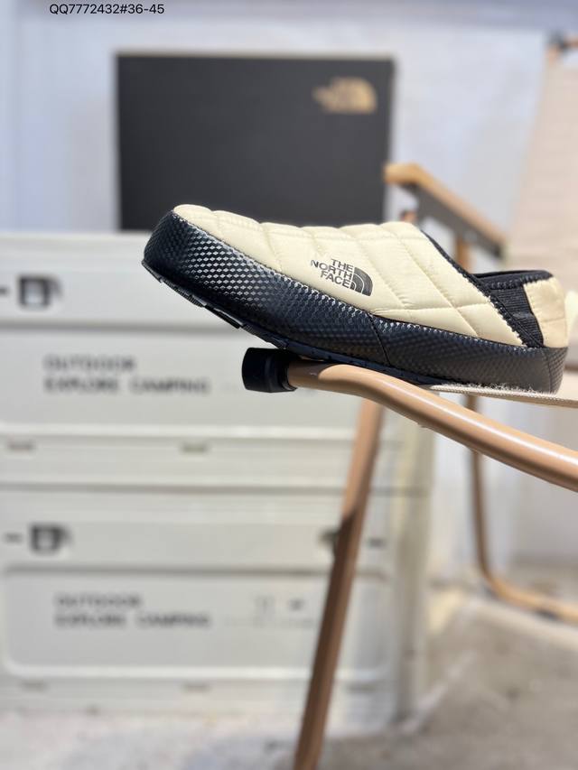 Thermoball 北面 休闲秋冬保暖绒毛 户外保暖棉鞋一脚穿懒人鞋 一脚蹬鞋口带滚边收口和弹力接片设计 方便快速穿脱 还可踩踏穿着 舒适惬意 自在切换 内置