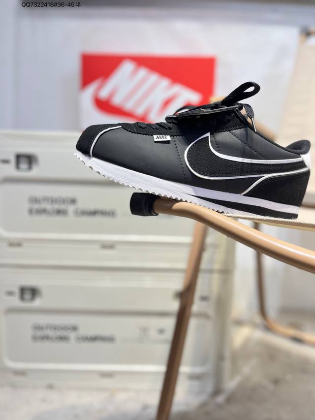 Nike Classic Cortez 全新配色 经典阿甘休闲跑步鞋 纯粹而执着的精神，使得Cortez种在了一代人的心里，无论是否喜欢它复古的鞋型，一双Nik