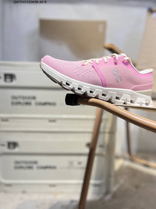 On昂跑 Cloudvista 鞋款以网球为灵感的运动休闲鞋，大胆的复古外观与革新科技融合，助力运动生活的活力探索，让你尽享全天候舒适；多层叠加的环保人造皮革打