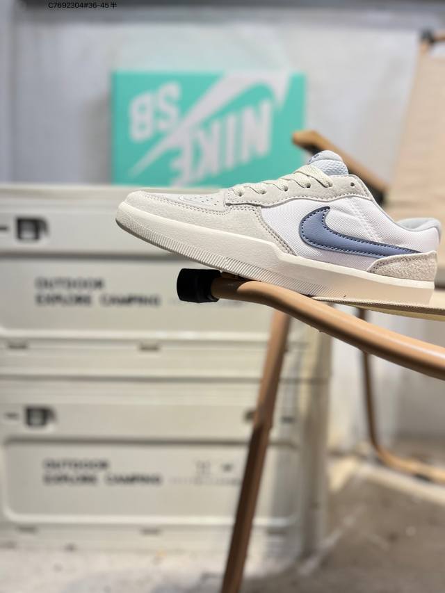 耐克Nike Sb Force 58 运动滑板鞋。这是一款将前沿创新带入街头的单品，它具有硫化杯底，具有出色的耐用性和灵活性。使用柔软皮革和帆布拼接，在饰面上放