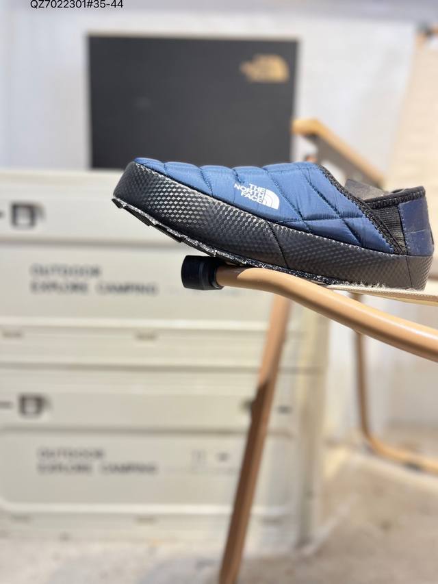 Thermoball 北面 休闲秋冬保暖绒毛 户外保暖棉鞋一脚穿懒人鞋 一脚蹬鞋口带滚边收口和弹力接片设计 方便快速穿脱 还可踩踏穿着 舒适惬意 自在切换 内置