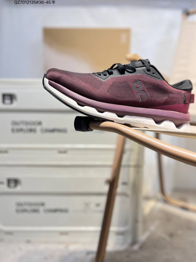 On昂跑 Cloudvista 鞋款以网球为灵感的运动休闲鞋，大胆的复古外观与革新科技融合，助力运动生活的活力探索，让你尽享全天候舒适；多层叠加的环保人造皮革打