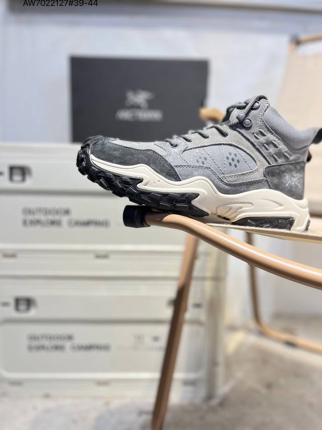 始祖鸟 Konseal Lt W覆盖透气男越野跑鞋 适合技术路线单日徒步穿着也可以一脚蹬穿法 Aeriosflgtx鞋受到长途野外跑步鞋的启发 适合在变化的地形