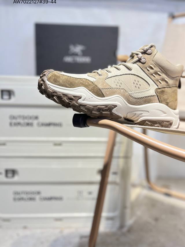 始祖鸟 Konseal Lt W覆盖透气男越野跑鞋 适合技术路线单日徒步穿着也可以一脚蹬穿法 Aeriosflgtx鞋受到长途野外跑步鞋的启发 适合在变化的地形