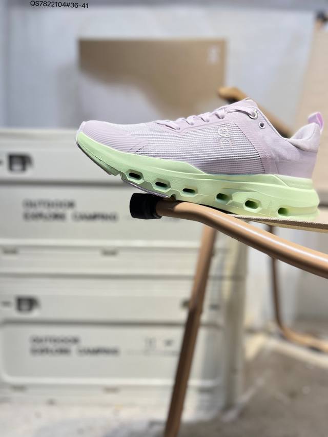 On昂跑 Cloudvista 鞋款以网球为灵感的运动休闲鞋，大胆的复古外观与革新科技融合，助力运动生活的活力探索，让你尽享全天候舒适；多层叠加的环保人造皮革打