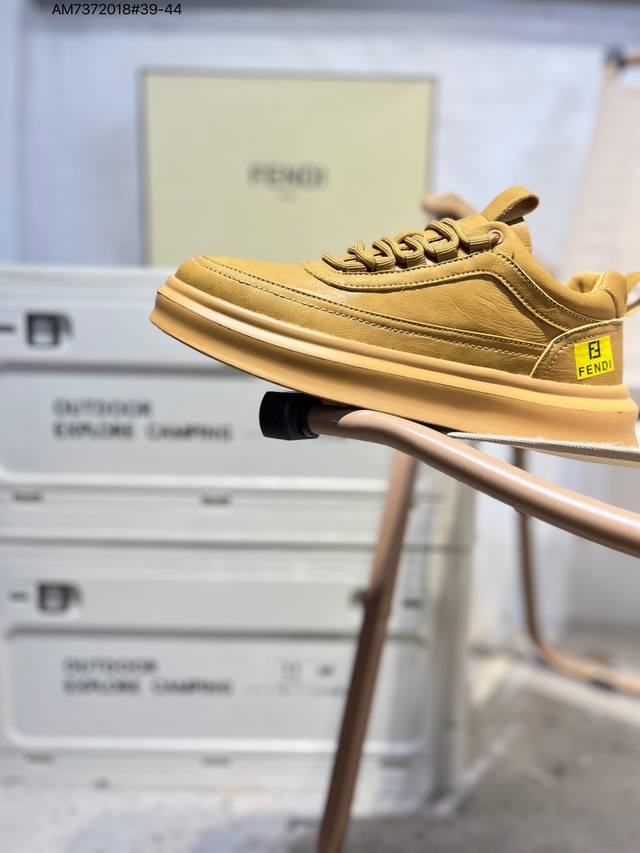 Fendi 芬迪 板鞋 休闲鞋 独家官网一比一开模 渠道原装订单 釆用精选舒适面料 鞋面走线工整 清晰质感 高端时尚 简约大气7E1493 Am7372018#