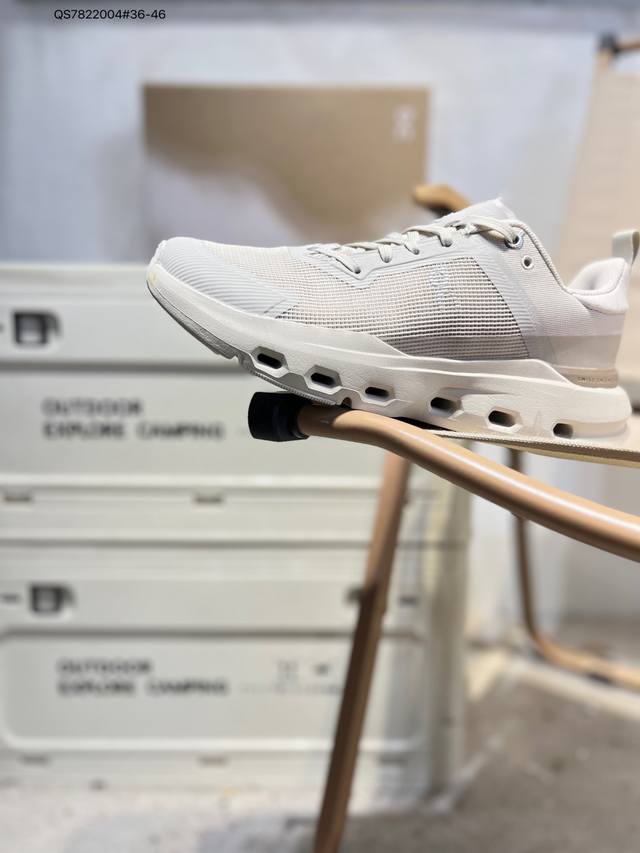 On昂跑 Cloudvista 鞋款以网球为灵感的运动休闲鞋，大胆的复古外观与革新科技融合，助力运动生活的活力探索，让你尽享全天候舒适；多层叠加的环保人造皮革打