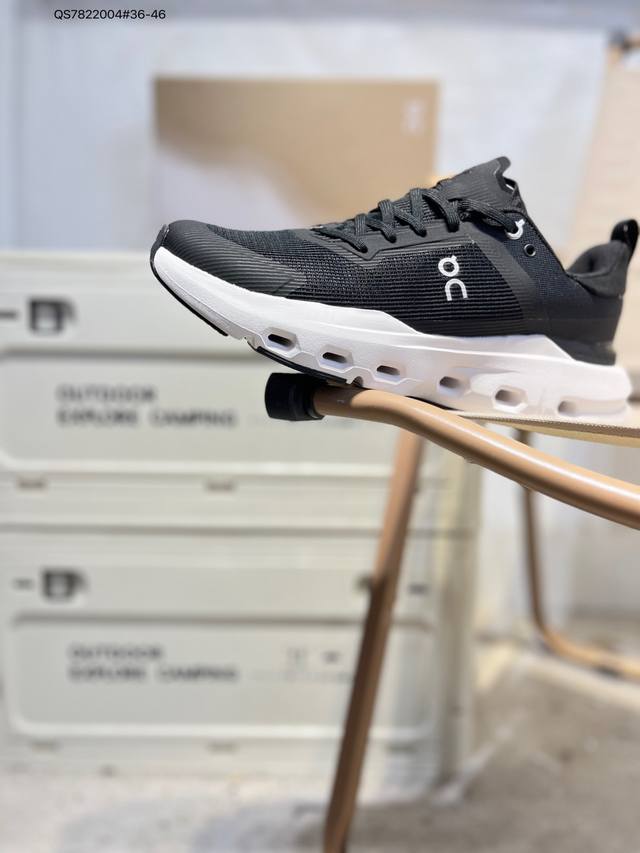 On昂跑 Cloudvista 鞋款以网球为灵感的运动休闲鞋，大胆的复古外观与革新科技融合，助力运动生活的活力探索，让你尽享全天候舒适；多层叠加的环保人造皮革打