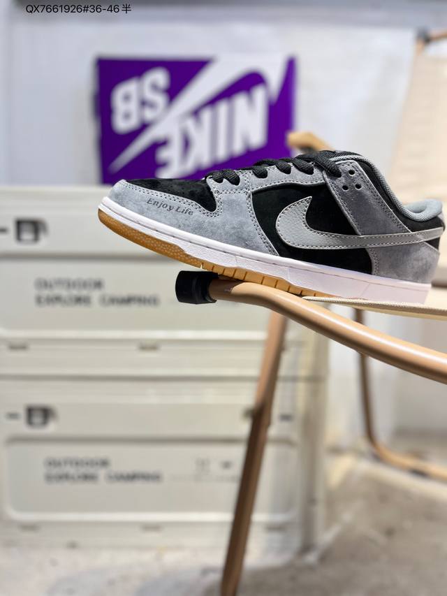 耐克Nike Dunk Low 板鞋Sb系列经典百搭休闲运动板鞋加厚鞋舌的填充，使舒适性大大提升，同时也更方便穿脱中底部分则加入了脚感柔软舒适Zoomair气垫