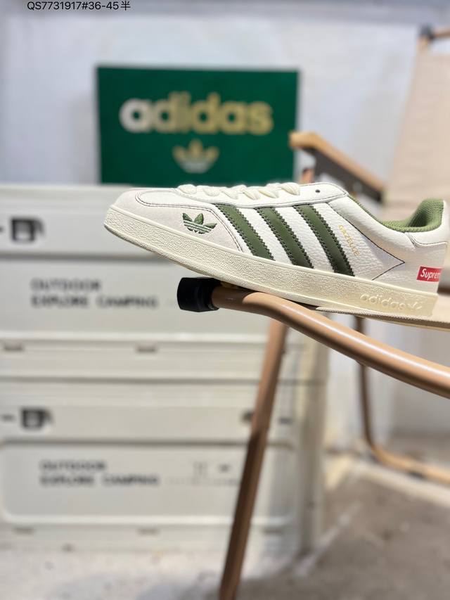 内嵌环保海玻璃鞋垫#外置防滑耐磨Rb橡胶大底复古设计与现代简约的融合，再度携手洛杉矶时尚生活品牌 Sporty & Rich X Adidas Original