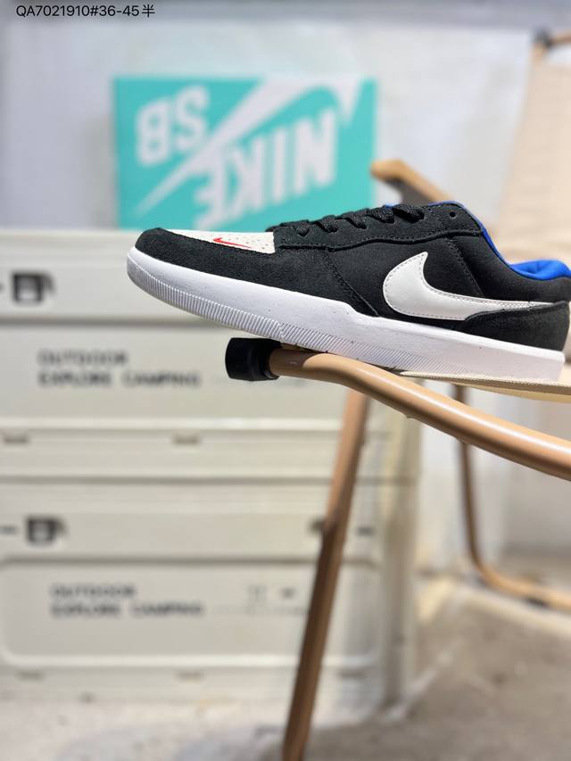 耐克Nike Sb Force 58 运动滑板鞋。这是一款将前沿创新带入街头的单品，它具有硫化杯底，具有出色的耐用性和灵活性。使用柔软皮革和帆布拼接，在饰面上放