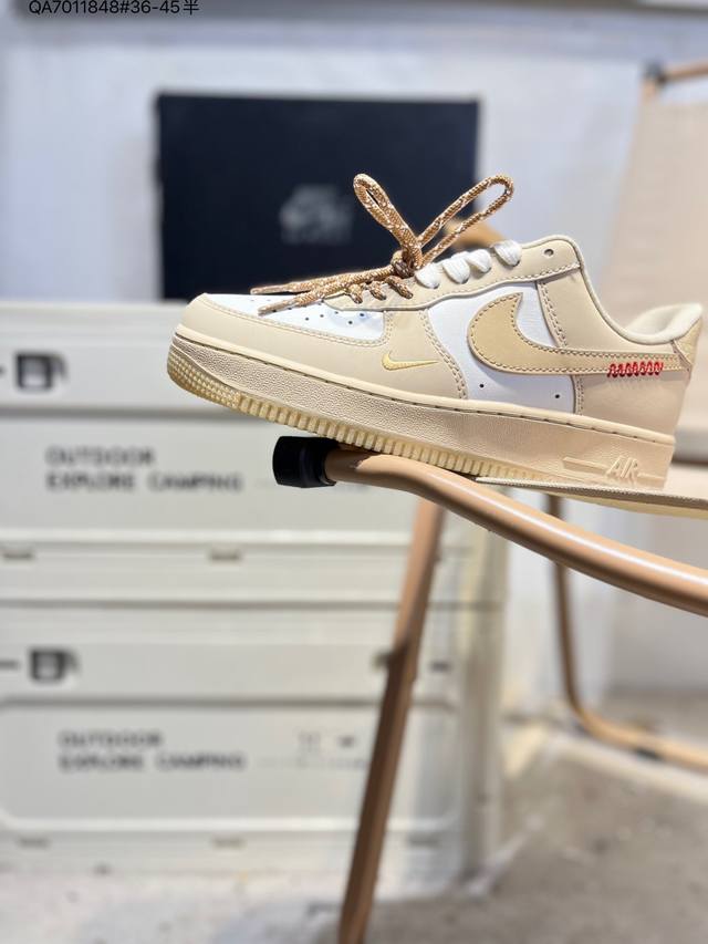 耐克 Nike Air Force 1 '07空军一号 百搭休闲运动板鞋。柔软、弹性十足的缓震性能和出色的中底设计，横跨复古与现代的外型结合Hv5979 Qa7