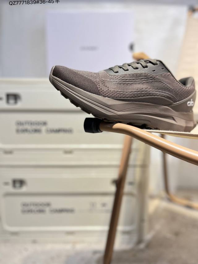 Alo Yoga Recovery Mode 舒适简约跑鞋 防滑耐磨 低帮 运动板鞋 男女同款 明星圈很火的Alo A0590U Qz7771839#36-45