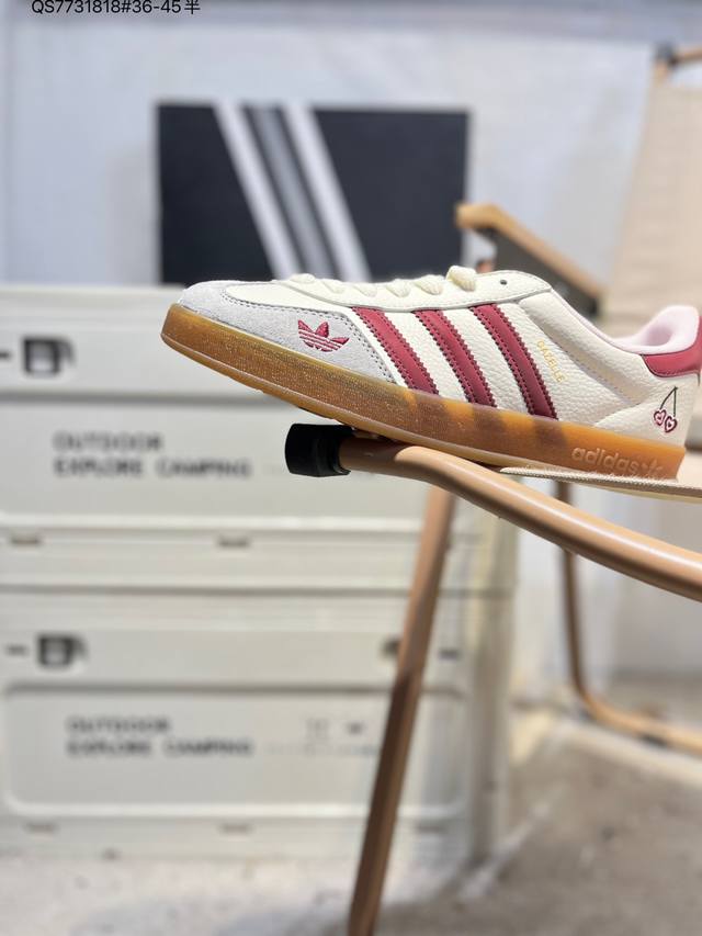 内嵌环保海玻璃鞋垫#外置防滑耐磨Rb橡胶大底复古设计与现代简约的融合，再度携手洛杉矶时尚生活品牌 Sporty & Rich X Adidas Original