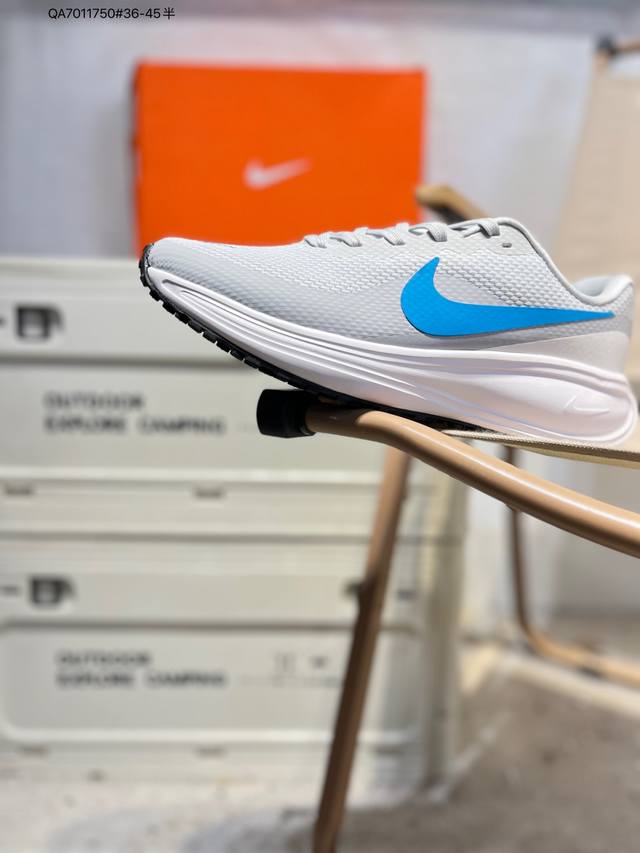 Nk Revolution 8 伦敦8代 超轻网面跑步鞋 兼顾迅疾外观和稳固脚感后跟覆面和中足动态支撑巧妙融合 缔造稳定顺畅的迈步体验Hj9198 Qa7011