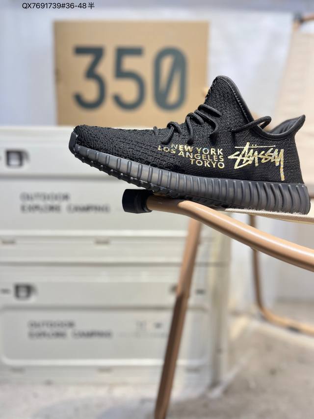 Adidas 阿迪达斯 Yeezy 350 Boost V2 Static Refective 3M反光 真爆椰子350 原装Boost 缓震鞋底，脚感无敌Cq