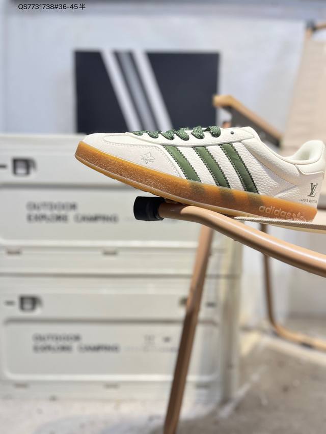 内嵌环保海玻璃鞋垫#外置防滑耐磨Rb橡胶大底复古设计与现代简约的融合，再度携手洛杉矶时尚生活品牌 Sporty & Rich X Adidas Original