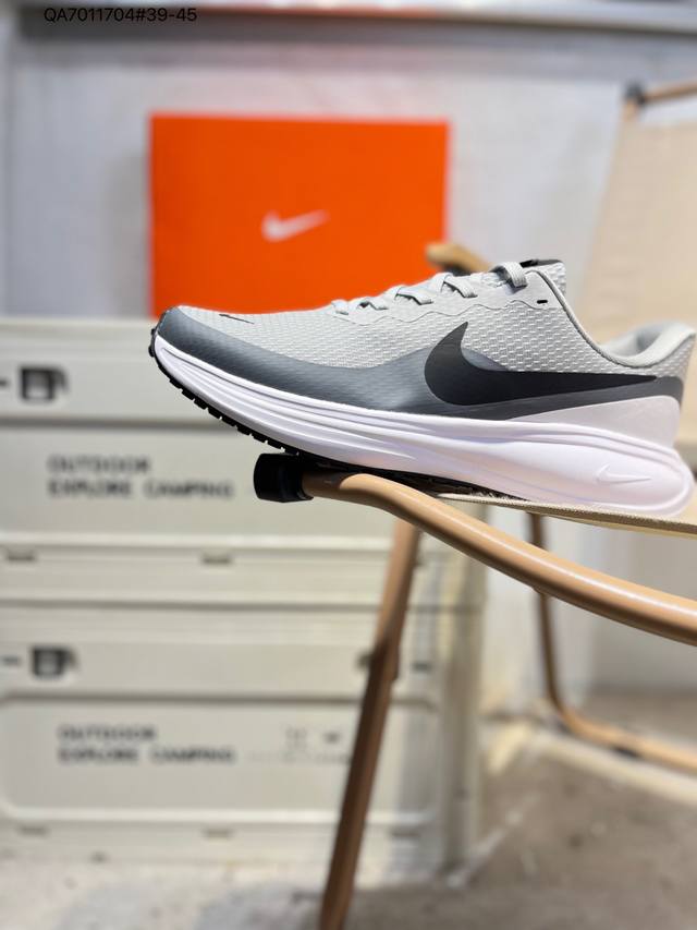 Nk Revolution 8 伦敦8代 超轻网面跑步鞋 兼顾迅疾外观和稳固脚感后跟覆面和中足动态支撑巧妙融合 缔造稳定顺畅的迈步体验Hj9198 Qa701