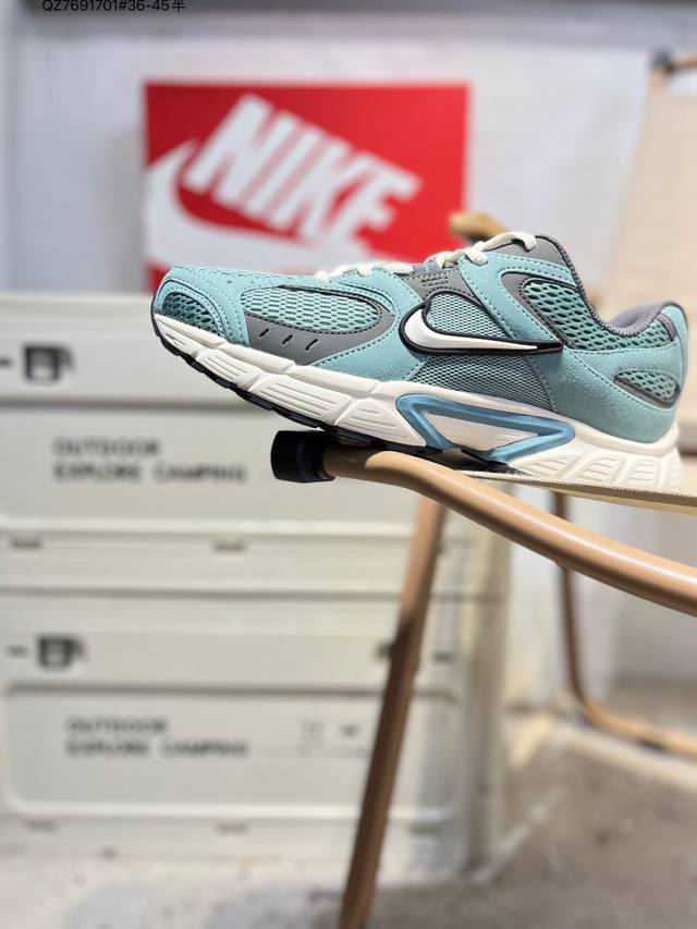 Nike V5 Rnr 舒适百搭防滑耐磨 低帮跑步鞋 舒适有型适合日常穿着该鞋款延续千禧年经典设计搭载泡绵中底厚实而轻盈匠心细节巧搭立体耐克勾标志焕新演绎复古跑