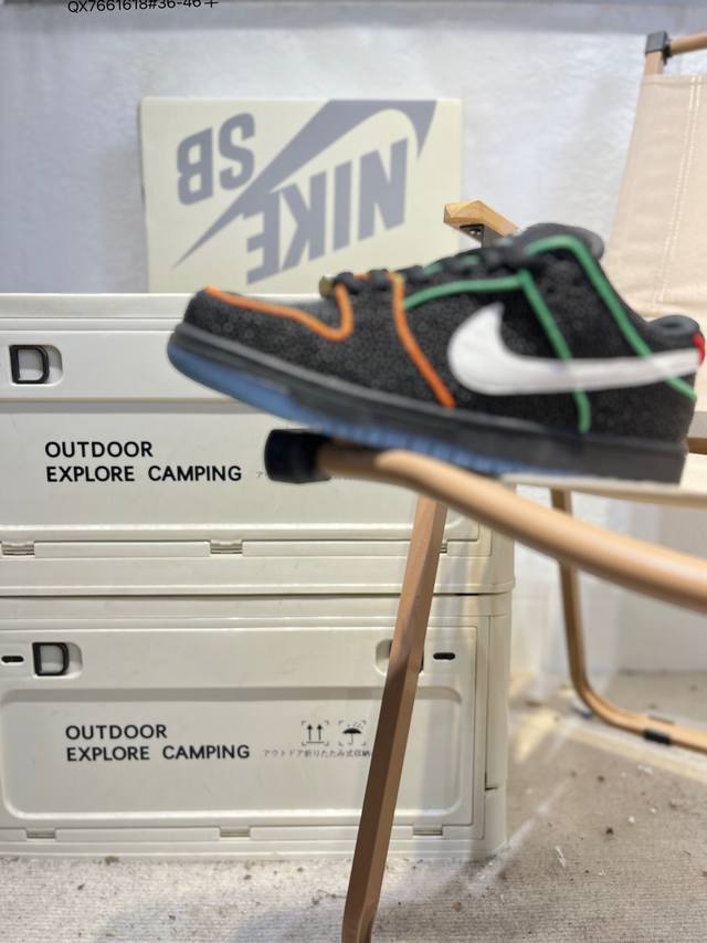 耐克Nike Dunk Low 板鞋Sb系列经典百搭休闲运动板鞋加厚鞋舌的填充，使舒适性大大提升，同时也更方便穿脱中底部分则加入了脚感柔软舒适Zoomair气垫