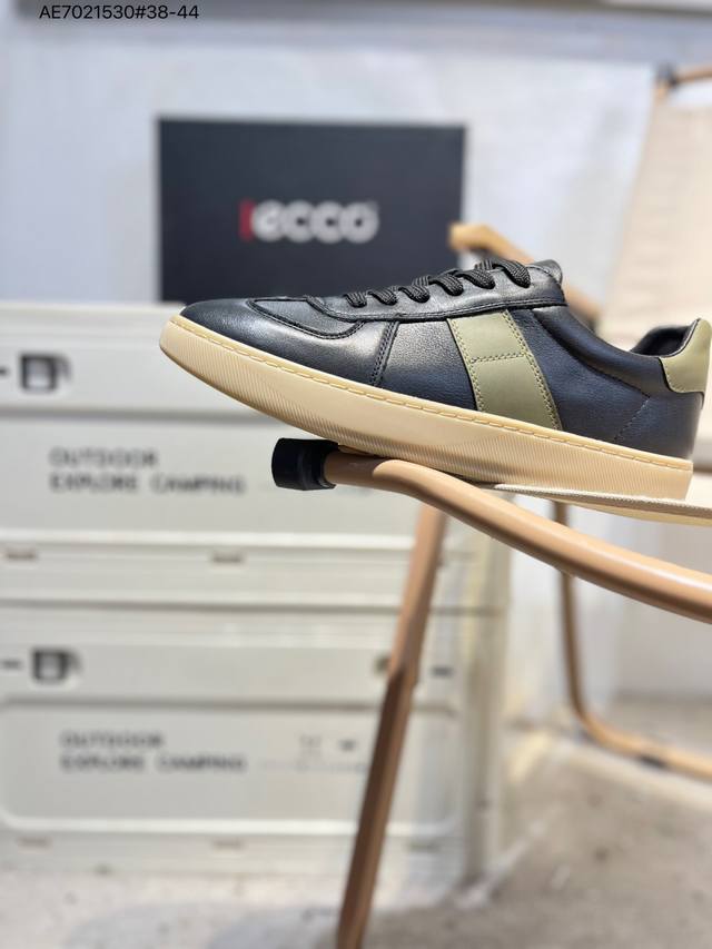 Ecco爱步男鞋轻便透气舒适耐穿 亲肤吸汗舒适内里 防滑防磨 持久干爽 简约粗绳系带 穿脱更加方便 柔韧防滑大底 鞋底立体凹槽 凹凸花纹加持 增强防滑减震性能