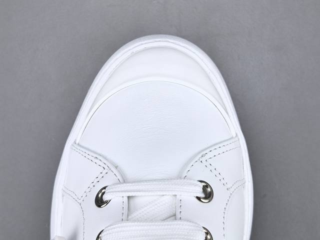 渠道优势 支持退换！ 工厂P直供-Rv Roger Vivier罗杰维维亚 Viv' Skate 镀漆饰扣 板鞋 低帮 生活休闲鞋 女款 白红 尺码35 36