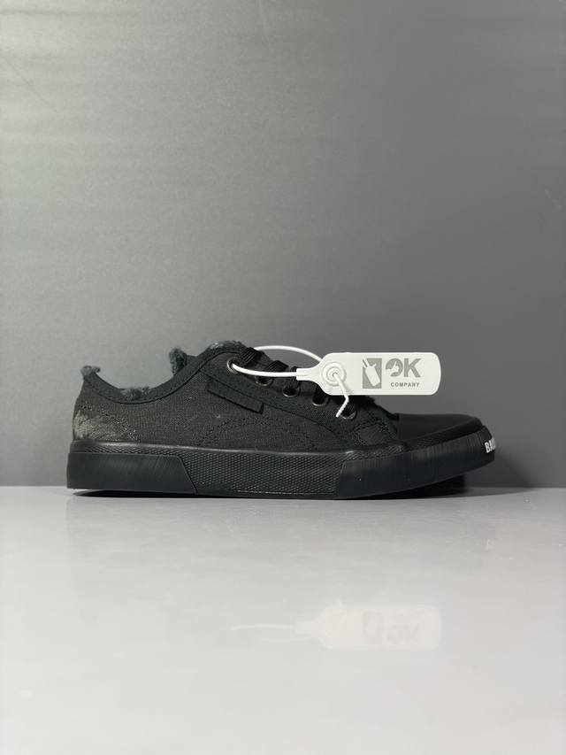 渠道优势 ！ Ok版 巴黎 Balenciaga巴黎世家 Paris 系带平底时尚凉拖 男女同款 尺码 35 36 37 38 39 40 41 42 43 4