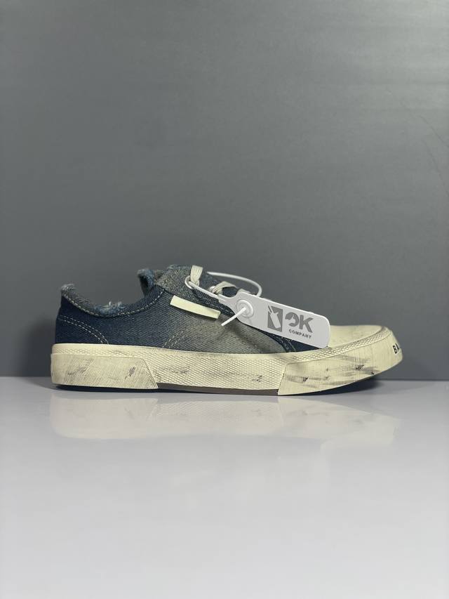 渠道优势 ！ Ok版 巴黎 Balenciaga巴黎世家 Paris 系带平底时尚凉拖 男女同款 尺码 35 36 37 38 39 40 41 42 43 4