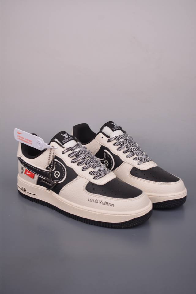 Nike Air Force 1 Low Lv联名 原楦头原纸板 打造纯正空军版型 专注外贸渠道 全掌内置蜂窝气垫 原盒配件 原厂中底钢印、拉帮完美 官方货号:
