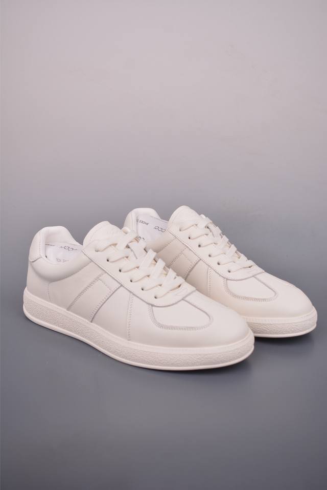 Ecco爱步男鞋德训鞋秋 经典时尚百搭舒适小白鞋男 柔酷零点系列 重塑德训经典轮廓 简约而不失格调 轻松切换不同生活场景的搭配需求 不易挤脚复古经典百搭 全皮革