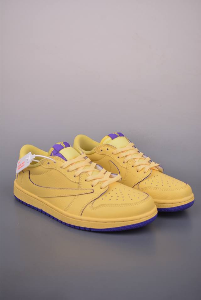 Fragment X Travis Scott X 科比 Air Jordan 1 Low 解构鞋带 三方联名倒钩 全新的三方联名低帮倒钩鞋面延续了黑脚趾设计，