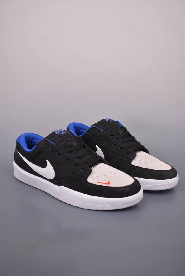 耐克Nike Sb Force 58 硫化杯底 传统篮球风格 原楦版型 Nike Sb Force 58 男 女滑板鞋采用包边设计 经久耐穿 硫化结构则有效提升