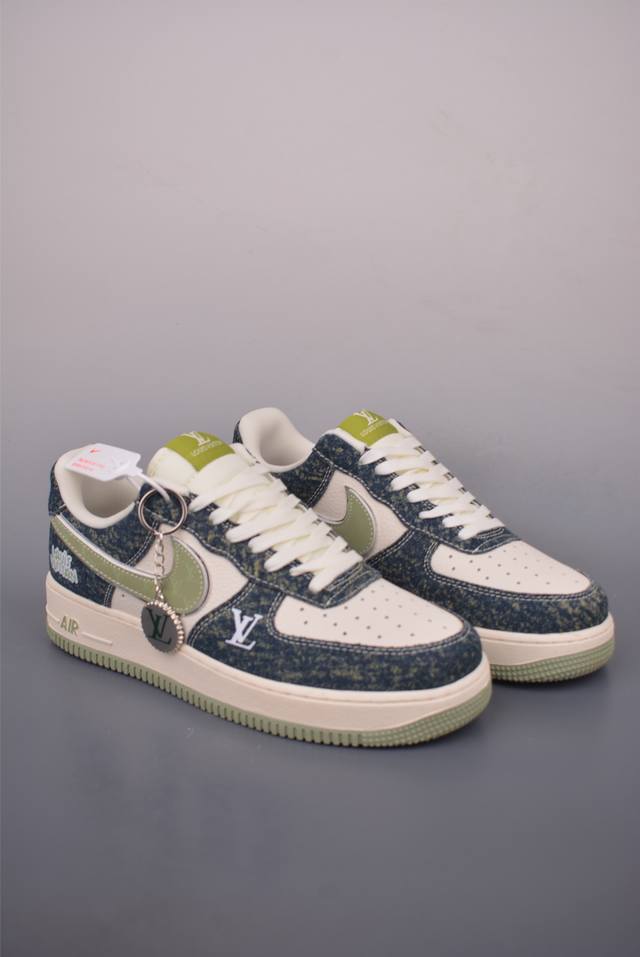 Nike Air Force 1 Low Lv联名 原楦头原纸板 打造纯正空军版型 专注外贸渠道 全掌内置蜂窝气垫 原盒配件 原厂中底钢印、拉帮完美 官方货号:
