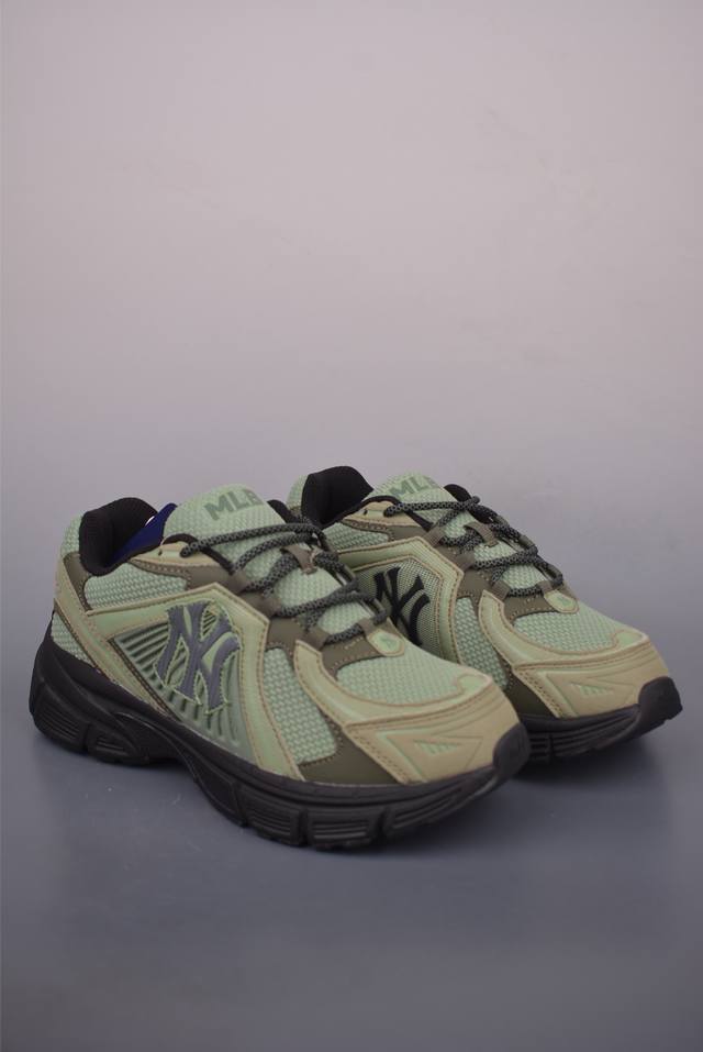 Mlb Trophy Runner S D纽约洋基队 潮流时尚厚底运动鞋 张凌赫同款 出游大胆穿 上镜C位密码 以复古基调书写千禧美学 融合现代机能元素风格重塑