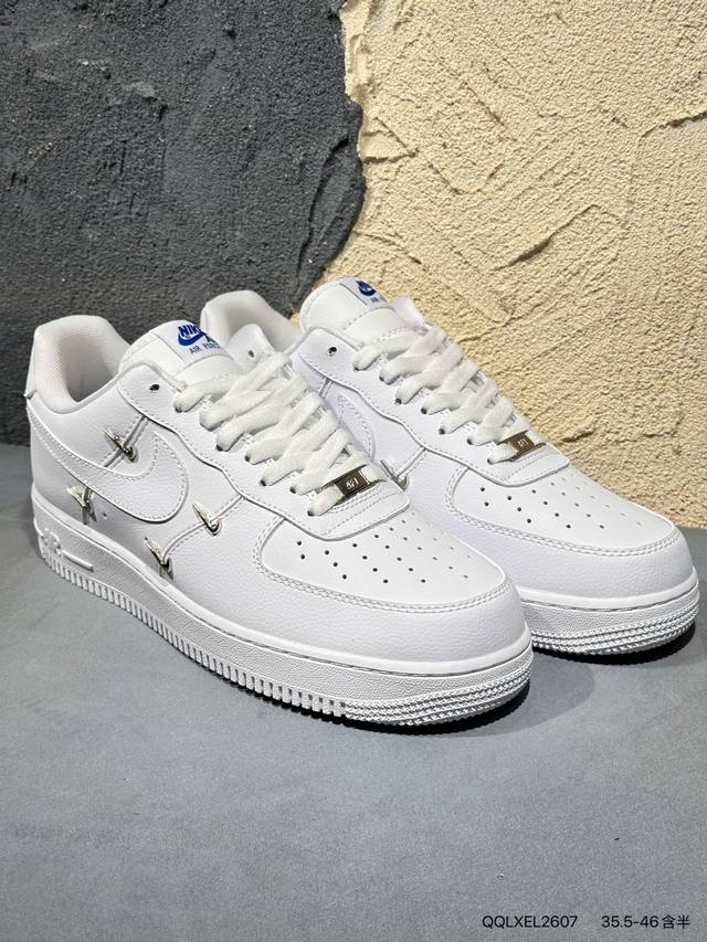 新品上市实拍 特 Nike Air Force 7 Low 联名 玫瑰小金勾 空军一号低帮休闲板鞋 #经典无需质疑 街头极高的出镜率已经说明了它的魅力 而鞋侧排