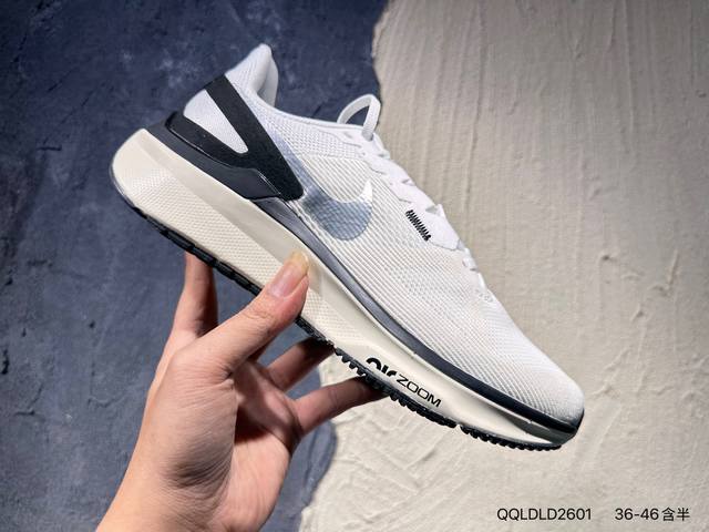 新品上市实拍 耐克 Nike Air Zoom Structure 25 轻量跑鞋 厚底增高运动老爹鞋。鞋面采用透气工程网眼材质制作。鞋身整体轻盈舒适透气,鞋子
