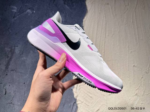 新品上市实拍 耐克 Nike Air Zoom Structure 25 轻量跑鞋 厚底增高运动老爹鞋。鞋面采用透气工程网眼材质制作。鞋身整体轻盈舒适透气,鞋子