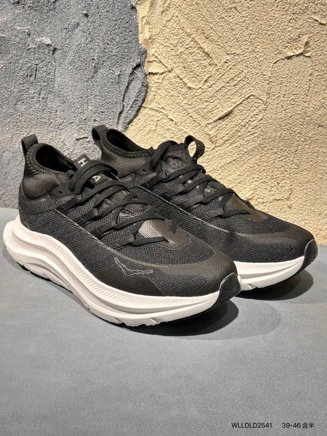 新品上市实拍 Hoka U Restore Ct 全新配色 一脚蹬系列，这个品牌来自于新西兰的毛利语，Hoka表示大地，One One表示飞越，连起来就是飞越地