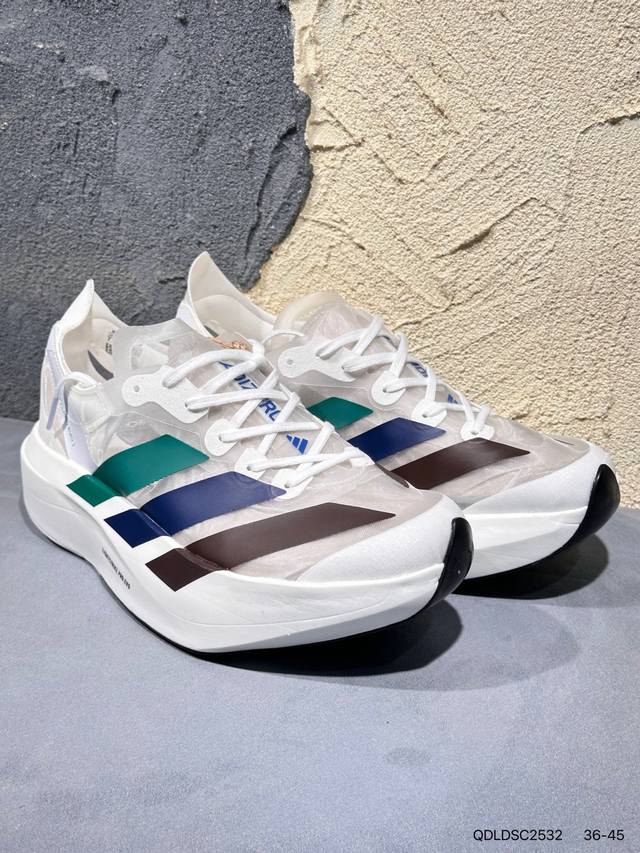 新品上市实拍 #男女鞋半码制#采用呼吸网织物热熔面料材质#中底搭载Lightstrike高密度发泡+前掌单块Lightstrike Pro避震科技#外搭马牌橡胶