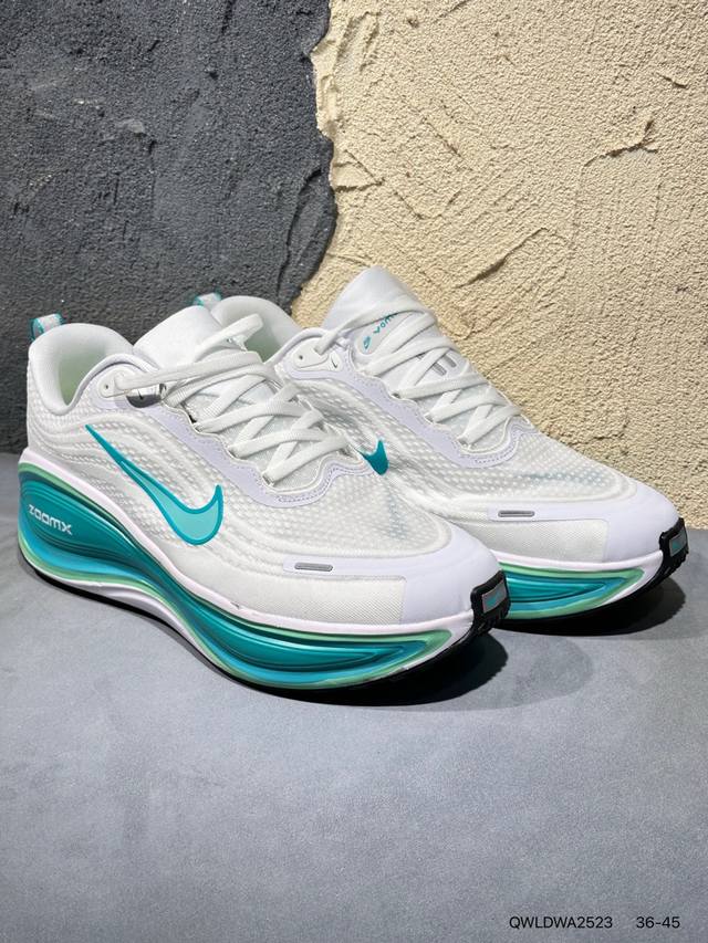 新品上市实拍 Nike Vomero Plus轻盈跑鞋 公司级顶级版本 Nike Vomero 18 舒适百搭防滑耐磨 低帮 休闲跑步鞋男女同款 货号：Hv81